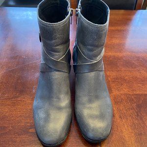 SOREL Cate booties with buckle in excellent condition size 10